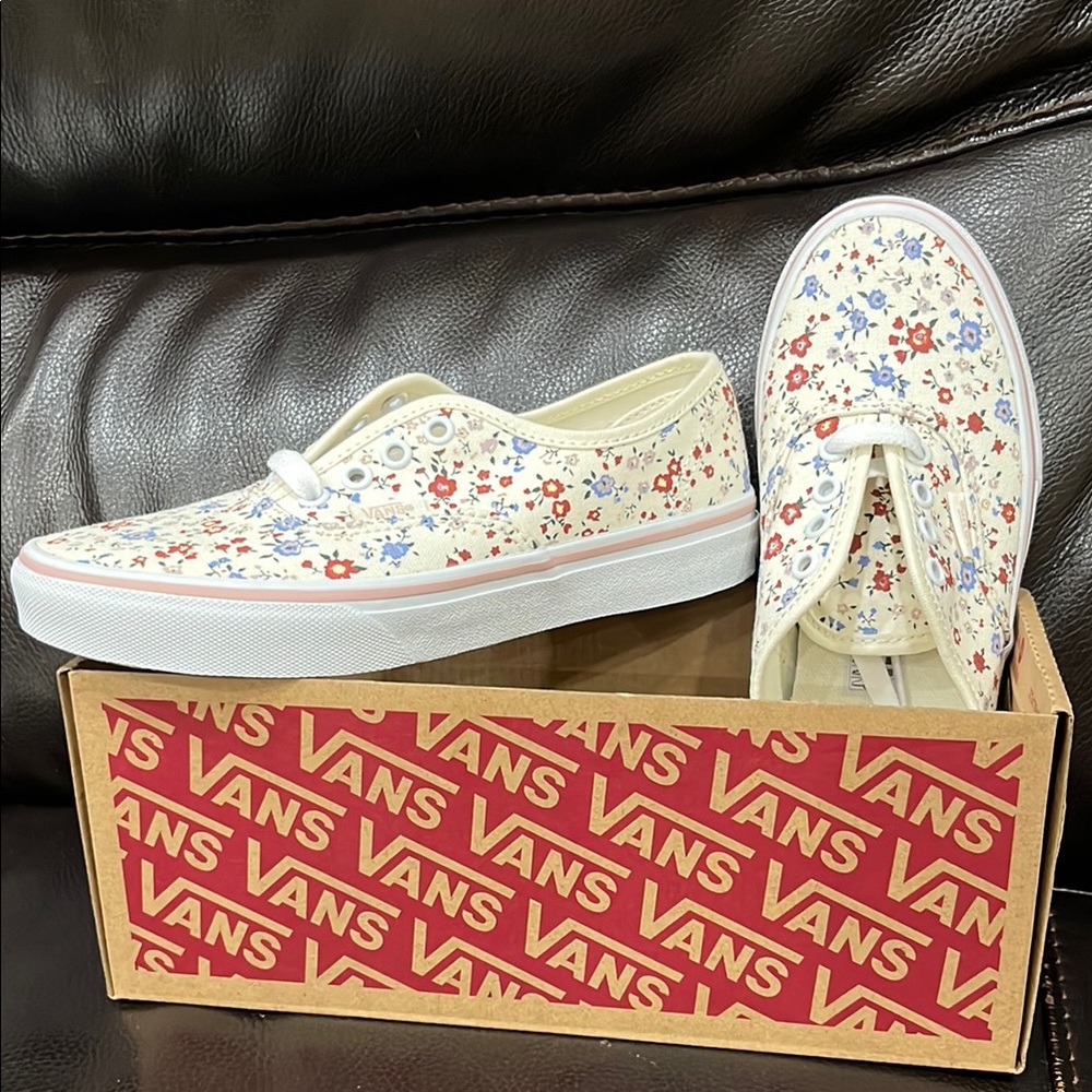 Girls Vans New in Box size 3 Floral design
